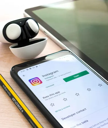 L'app di Instagram sullo schermo di uno smartphone.