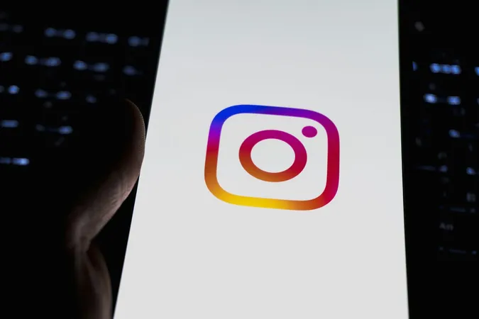 telefono che visualizza l'applicazione Instagram