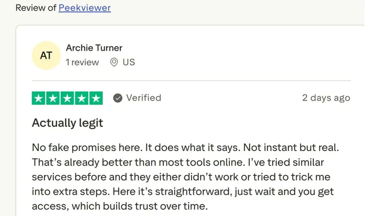 Screenshot of a positive Trustpilot review for Peekviewer
